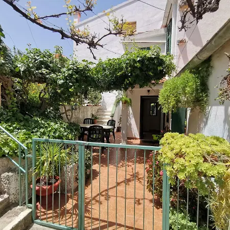 Old House Of Island Preko *